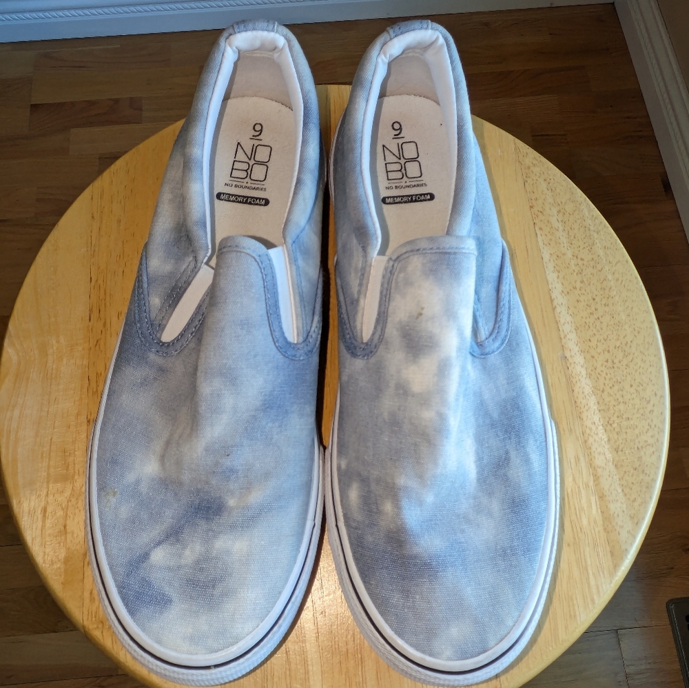 NO Boundaries  Memory Foam. Man Shouse Size 9